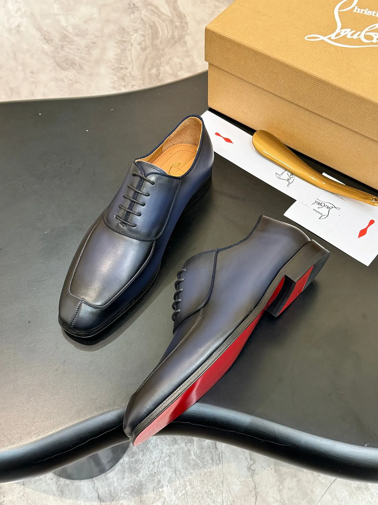 [CL red sole shoes] Top P: 1020💰 Size 39-44 (⚠️38.45.46.47 custom-made, non-returnable and non-exchangeable) 🆑High-end men's business formal leather shoes, original authentic top quality goods ••✅💯 Top original order purchasing agent! Original imported patterned cowhide ➕Imported cowhide lining ➕Cowhide feet ➕Original leather outsole~🉑️Feel free to compare the authentic ones!